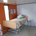 L'espace chambre et son lit médicalisé